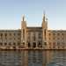 Fra tutti gli edifici costruiti in epoca Fascista sul lungomare Nazario Sauro di Bari  il pi grande e possente, con i suoi tre ingressi e i cinque edifici che lo compongono. Parliamo della Caserma dei carabinieri Chiaffredo Bergia, eretta nel 1932 su progetto dellarchitetto Cesare Bazzani: una struttura dalle linee austere che sembra quasi una fortezza sullAdriatico (foto di Antonio Caradonna)
